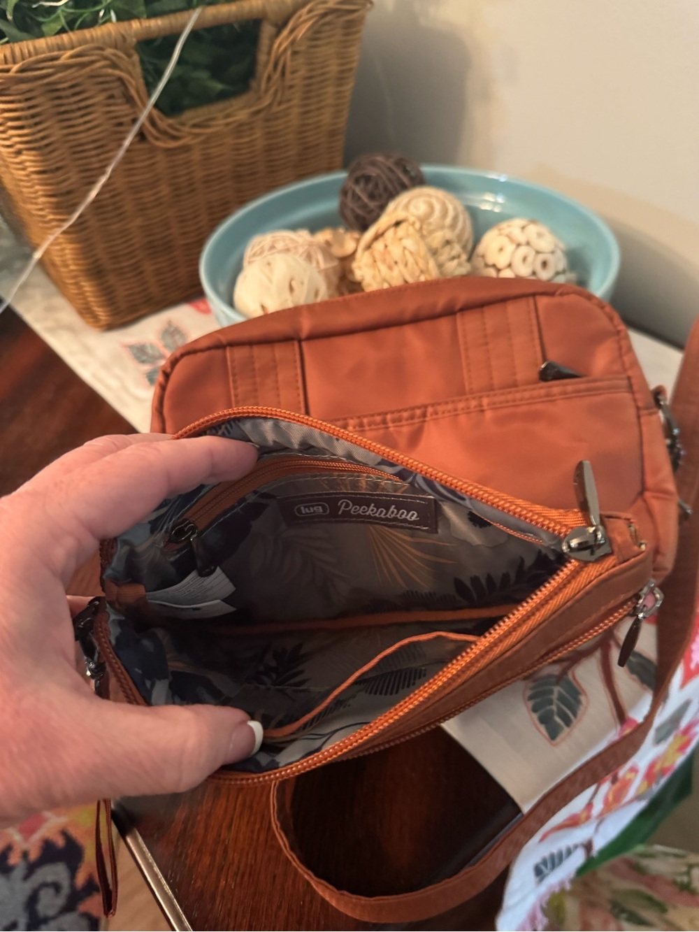 Cute and functional Lug Peekaboo crossbody with matching wristlet - Picture 5 of 7